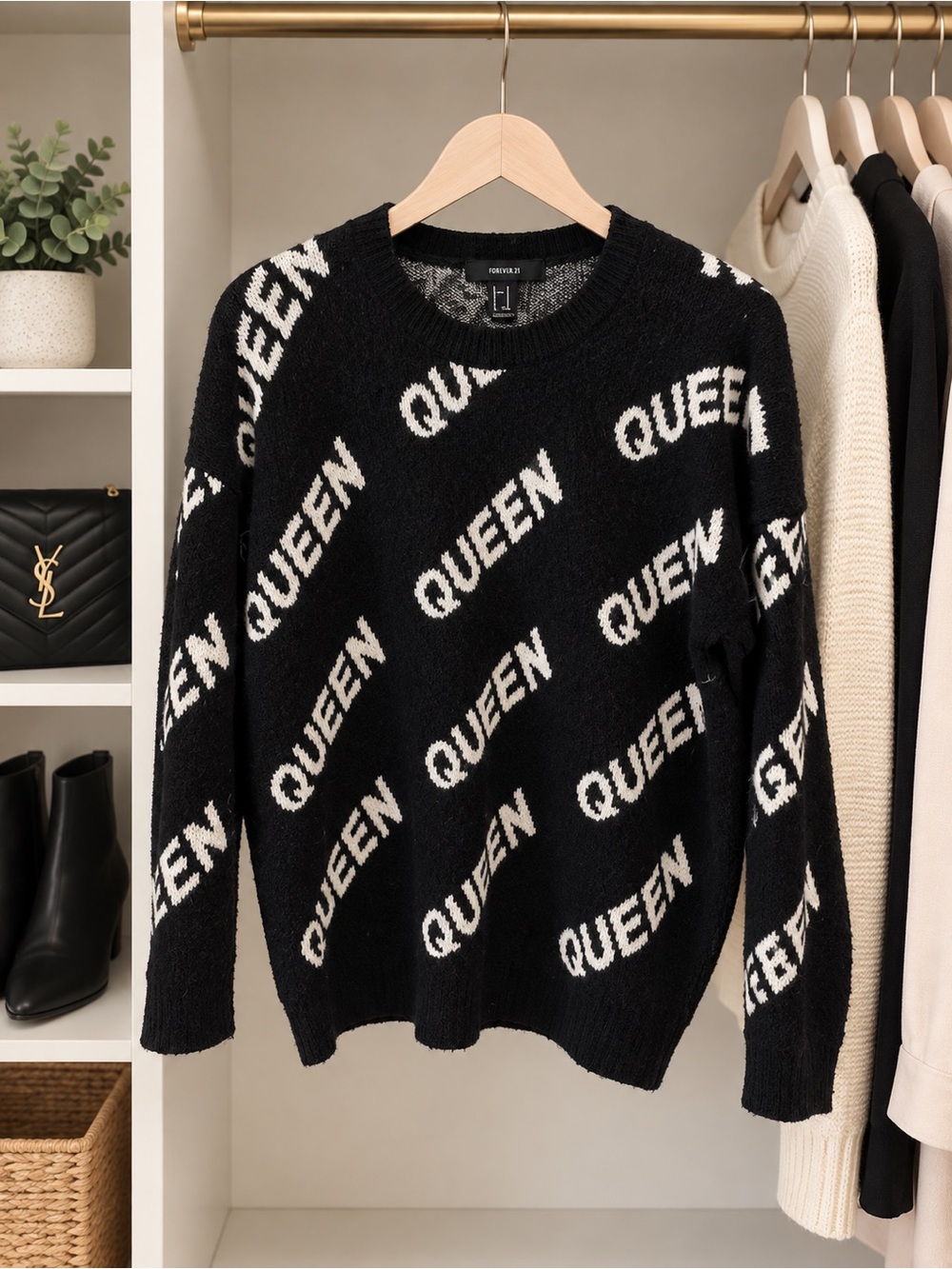 Forever 21 Black and White 'QUEEN' Graphic Crewneck Sweater